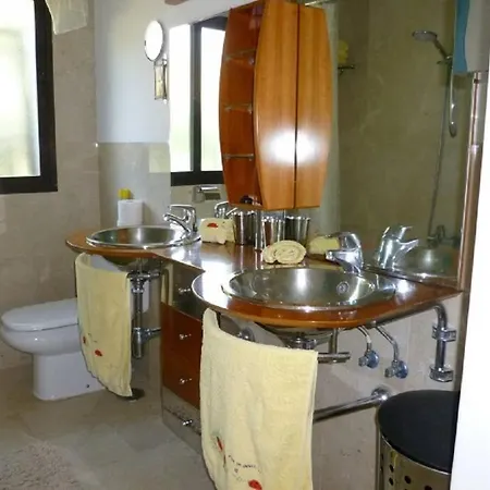 11647 - Private Cosy In Area