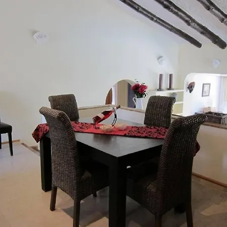 11647 - Private Cosy In Area Villa